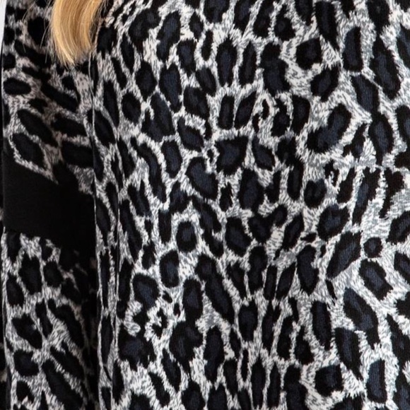 ANIMAL PRINT CONTRAST KNIT TOP - Picture 3 of 5